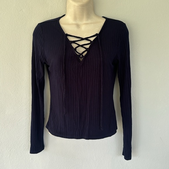 One Clothing navy blue lace up neckline long sleeve ribbed knit top size small - Picture 2 of 11